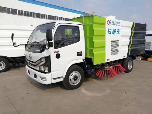 国六东风小多利卡扫路车（5.5立方）